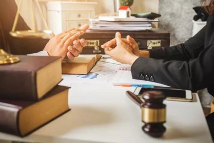 企业拖欠员工工资违法吗？员工如何合法维权讨薪