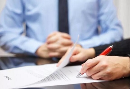 企业非法辞退员工如何维权？律师教你合法争取赔偿金与补偿金