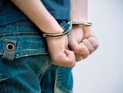 被刑事拘留了家属应该怎么办专业律师为您解答刑事拘留流程期限取保候审条件及应对措施